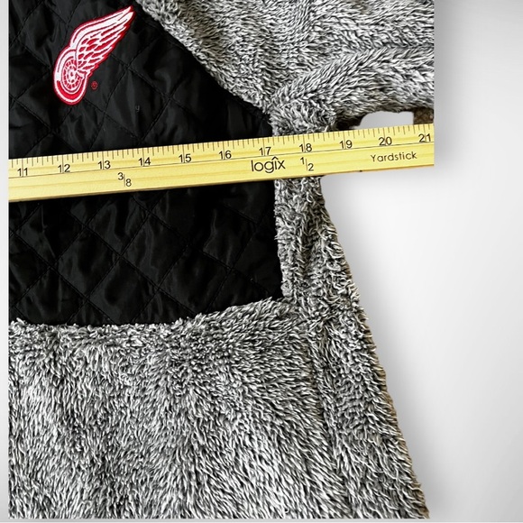 ANTIGUA Women's Detroit Red Wings Black/Gray Sherpa Pullover Jacket | Med | EUC - Picture 5 of 11